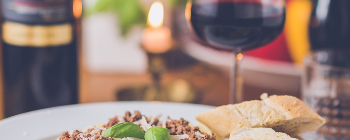 La comida y el vino van de la mano, y el éxito de tus almuerzo dependerá de que ambos sean los más adecuados