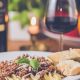 La comida y el vino van de la mano, y el éxito de tus almuerzo dependerá de que ambos sean los más adecuados